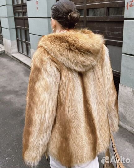 Шуба из енота с капюшоном натуральная