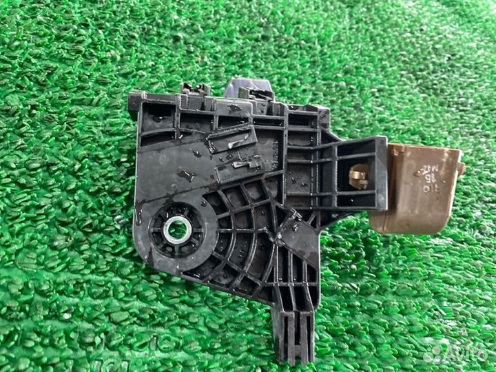 Крепление бампера лев. зад. Toyota Land Cruiser, L