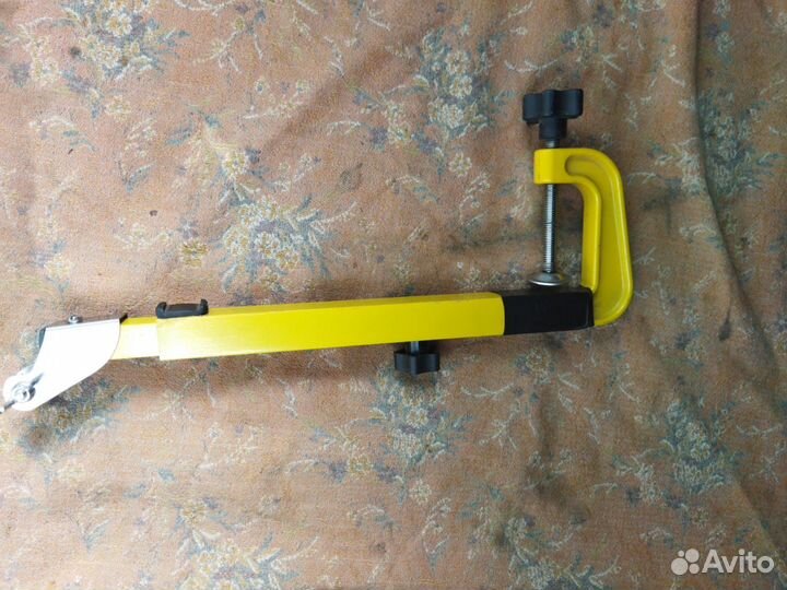 Держатель датчика эхолота