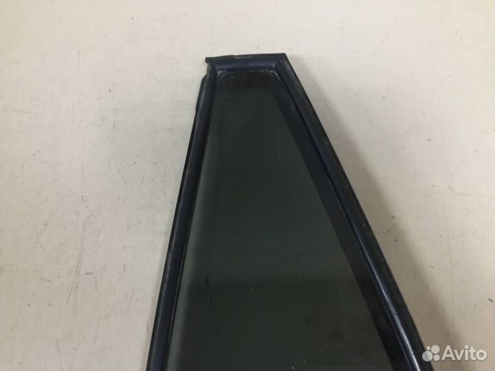 Стекло двери задней левой форточка Toyota Corolla