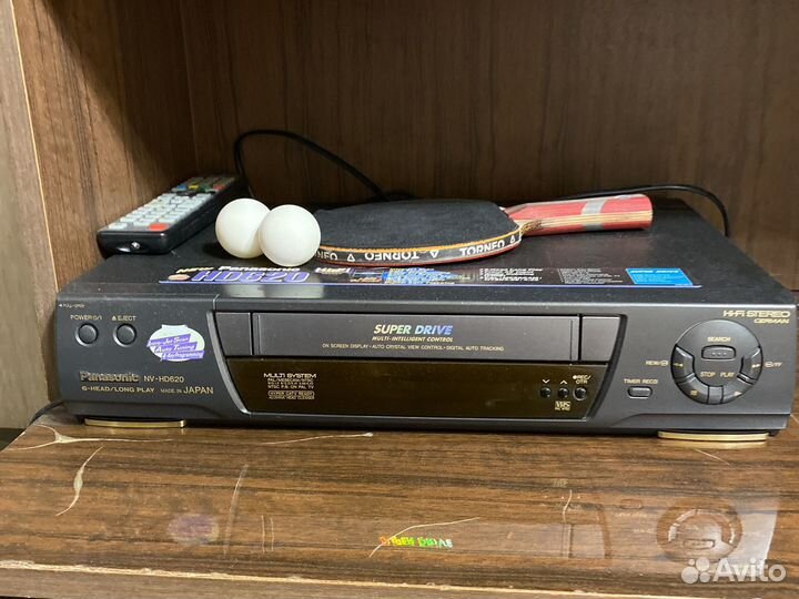 Видеомагнитофон и телевизор