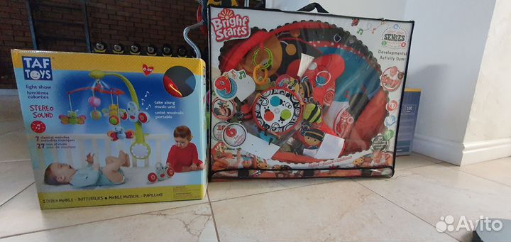 Развивающий коврик bright starts и мобиль Tuf toys