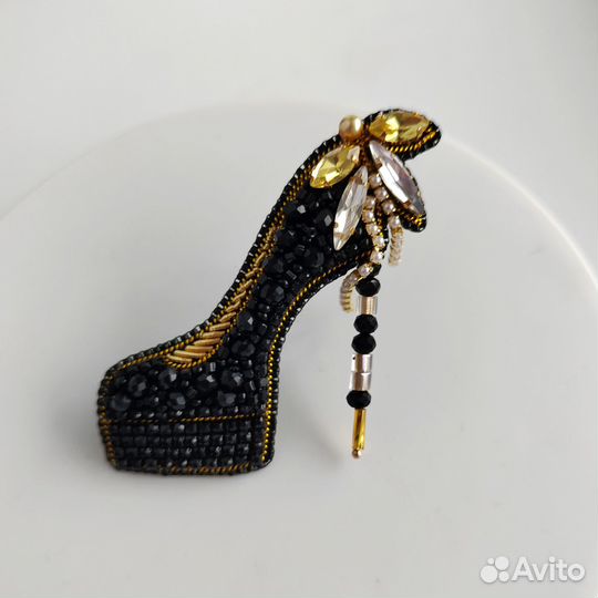 Брошь из бисера туфля черная