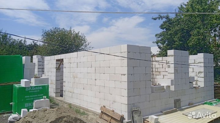 Кладка газоблока, кирпича. Каменщик