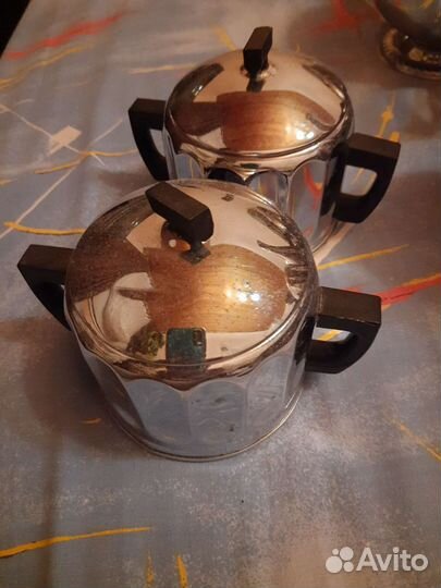 Сахарница,чайник и чайник без ручки