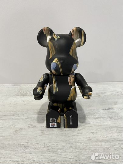 Игрушка bearbrick девушка с жемчужной сережкой