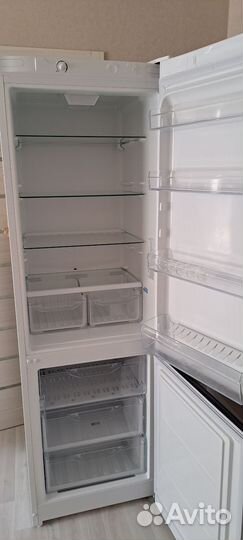 Холодильник indesit