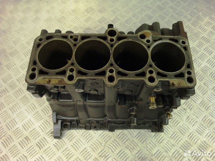 Блок цилиндров Audi A4 B7 2.0 BUL 06р103021d