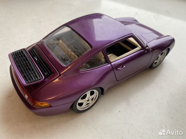Porsche 911 Carrera 1993 1:18 Burago Italy