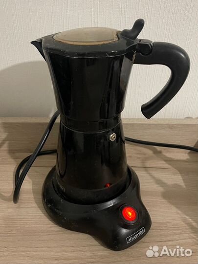 Электрическая гейзерная кофеварка