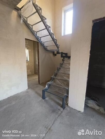 Лестница на металлокаркасе / изготовление лестниц