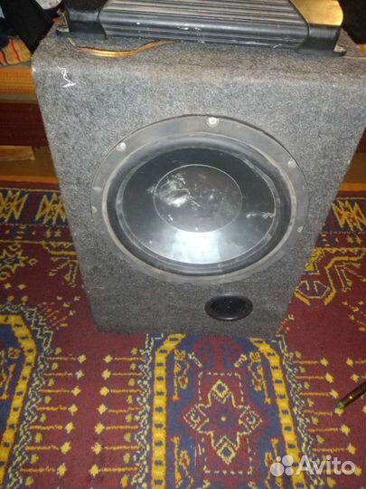 Автомобильный сабвуфер и усилитель