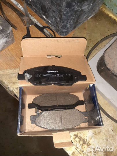Продам колодки на nissan tiida