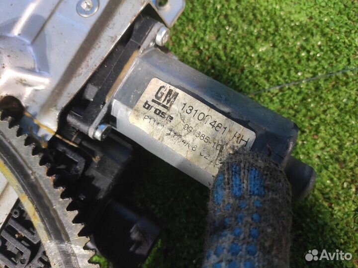 Стеклоподъемник передний правый Opel Astra H седан