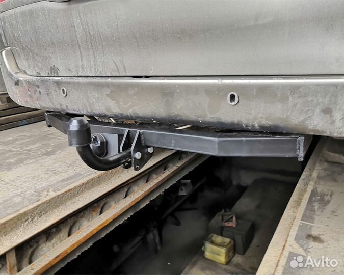 Фаркоп на Toyota Granvia 95-02/Grand Hiace