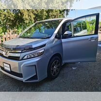 Toyota Voxy 2.0 CVT, 2018, 111 000 км, с пробегом, цена 2 350 000 руб.