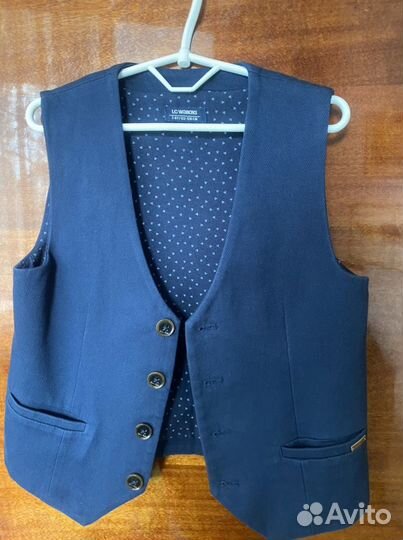 Продам школьный жилет LC Waikiki 122-128