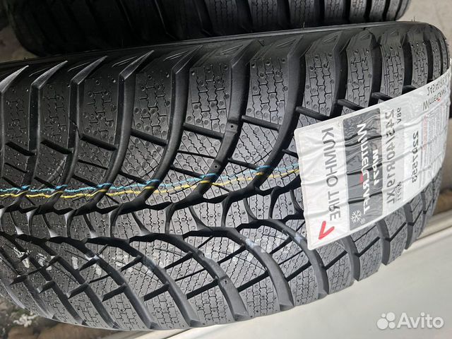 Kumho WinterCraft WP71 275/35 R19