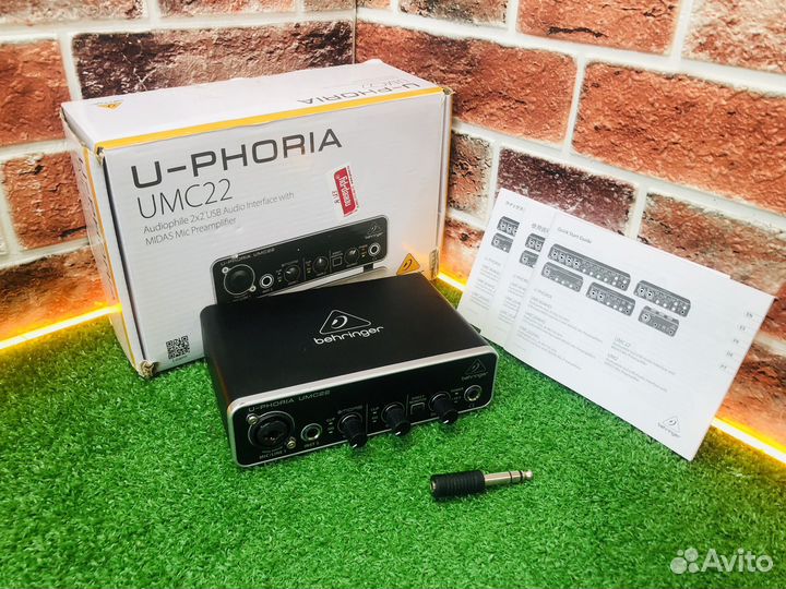 Z.Звуковая карта Behringer u-phoria umc22
