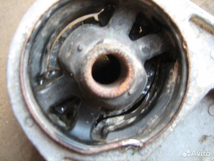 Ssangyong new Actyon подушка двс