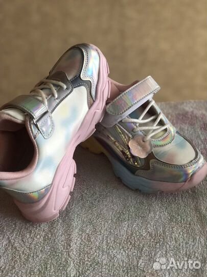 Кроссовки для девочки
