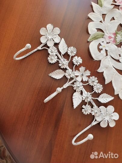 Вешалка настенная металлическая