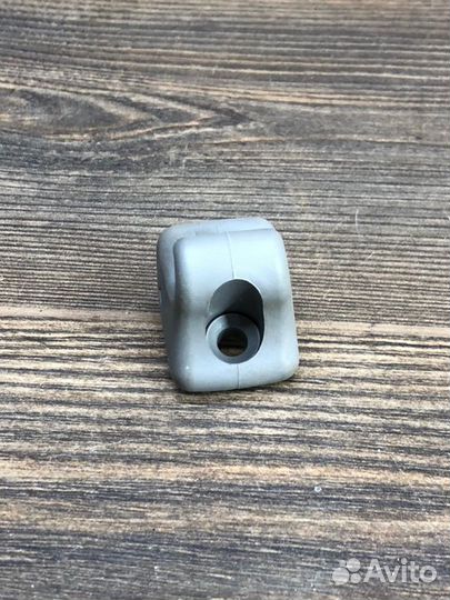 Крепление солнцезащитного козырька Kia Rio 3 1.4