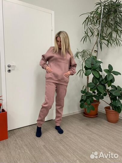 Спортивный теплый женский костюм с начесом