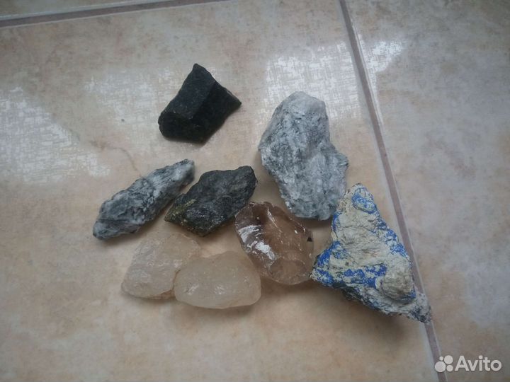 Камни минералы магниты на холодильник коллекция