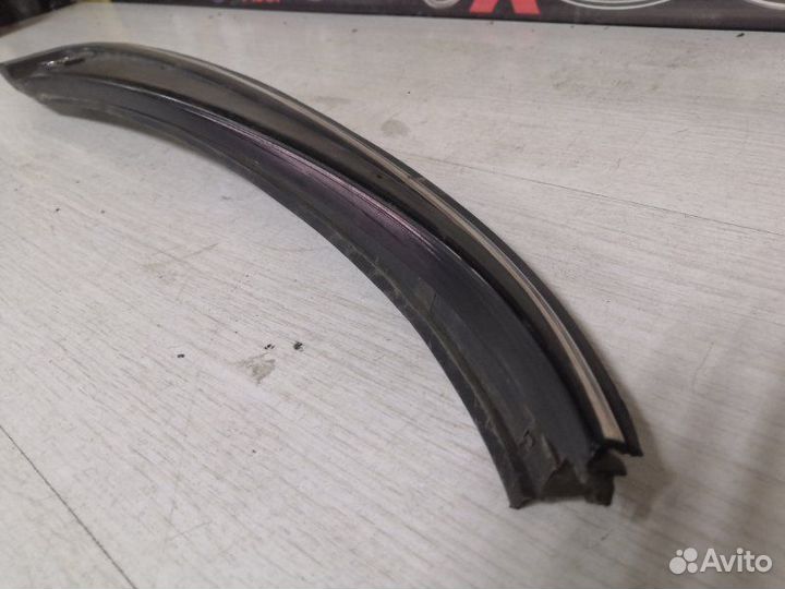 Молдинг кузова задний правый Toyota Corolla AE110