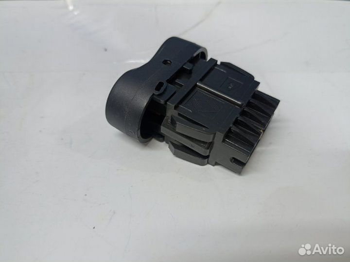 Кнопка обогрева заднего стекла Nissan Almera G15