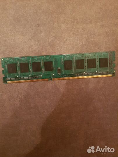 Продаю Оперативную память Hynix 4 Gb 1600 Hz