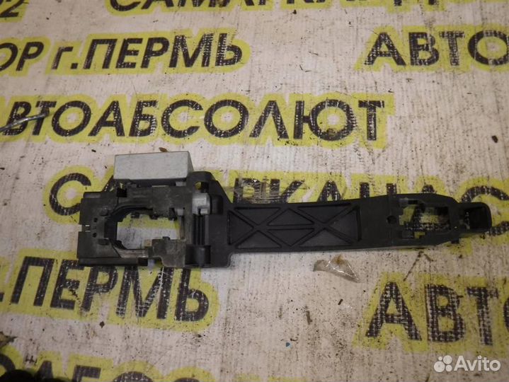 Кронштейн ручки Nissan Navara (D40) 2004-2015