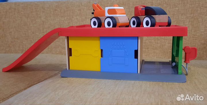 IKEA гараж лиллабу+4 машинки