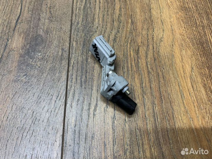 VW Amarok Датчик положения коленвала 2л TDI cnea