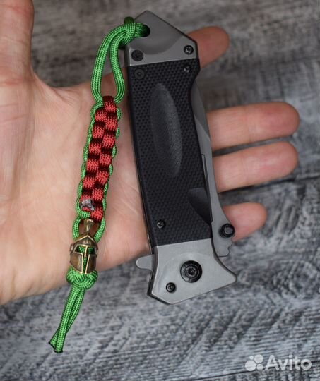 Темляк, подвес из паракорда с бусиной