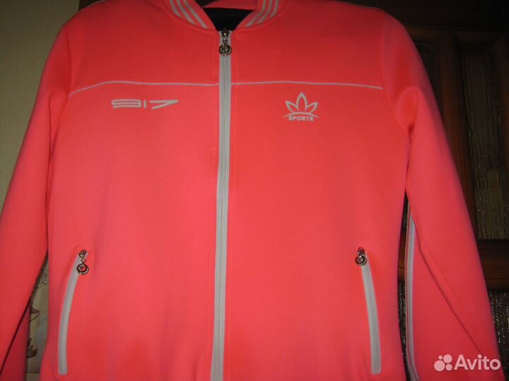 Костюм жен. спортивный новый раз.46-48