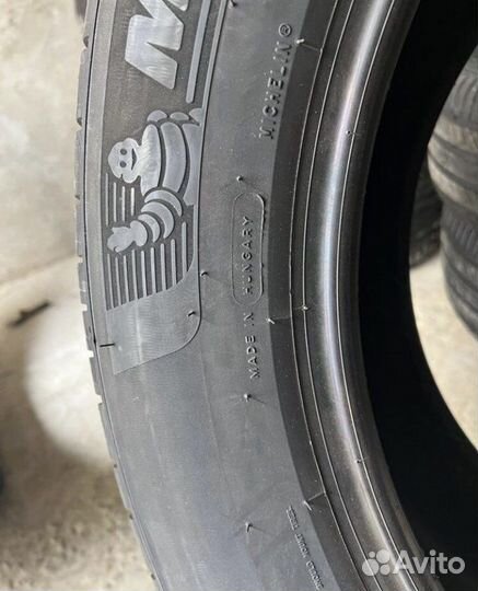 Michelin Pilot Sport 4 295/35 R21