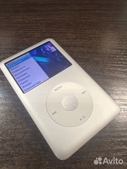 Плеер iPod classic MB562