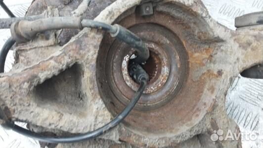 Ступица задняя левая land rover discovery 3 (FML23