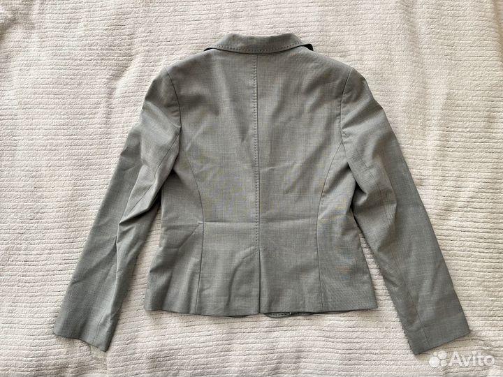 Светло-серый классический пиджак 