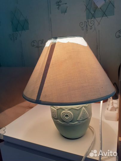 Зеленая лампа с абажуром - Игра в кальмара