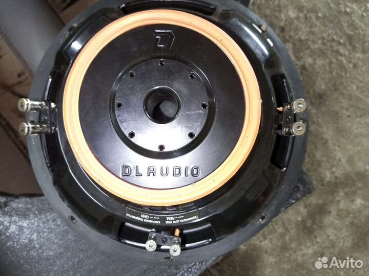 Автомобильный сабвуфер