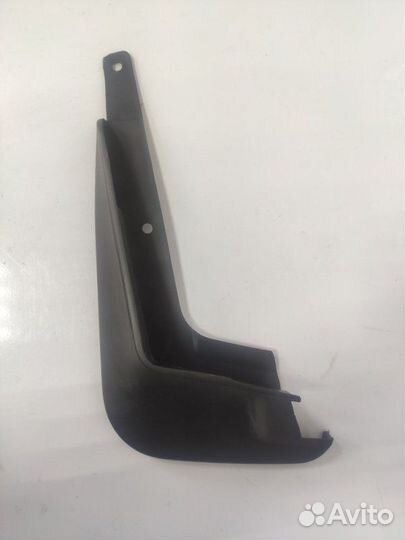 Брызговик передний левый Toyota Corolla E180