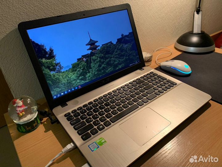 Ноутбук asus/ i5-7200/ 920mx/ 12 гб озу