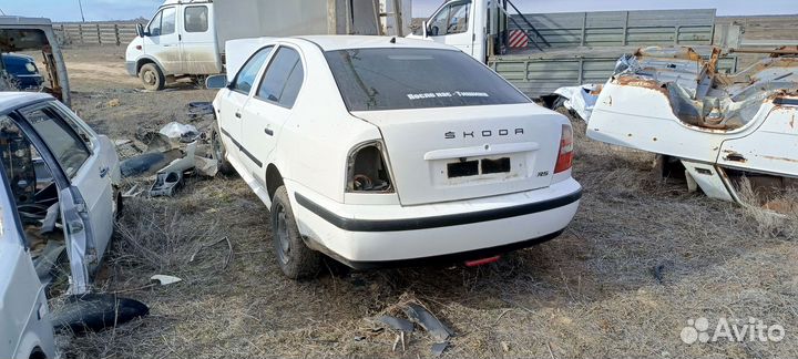 Skoda Octavia 1.6 МТ, 1998, битый, 332 000 км