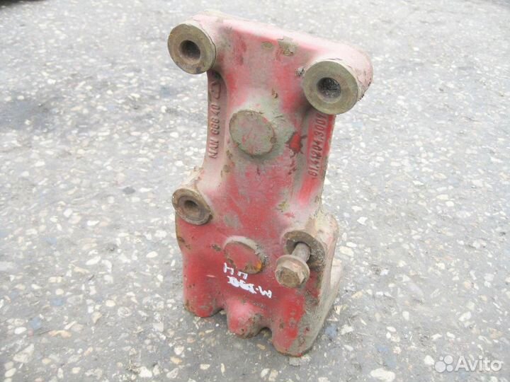 Кронштейн траверсы под кпп 81412043007 MAN, F 2000