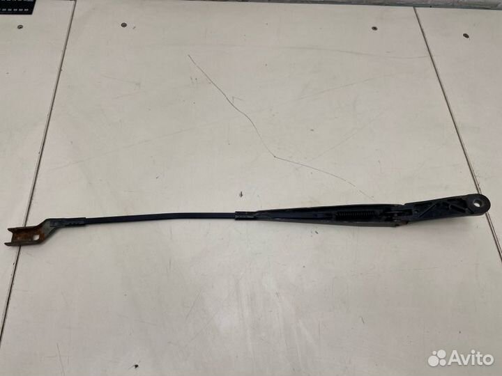 Поводок стеклоочистителя передний правый
