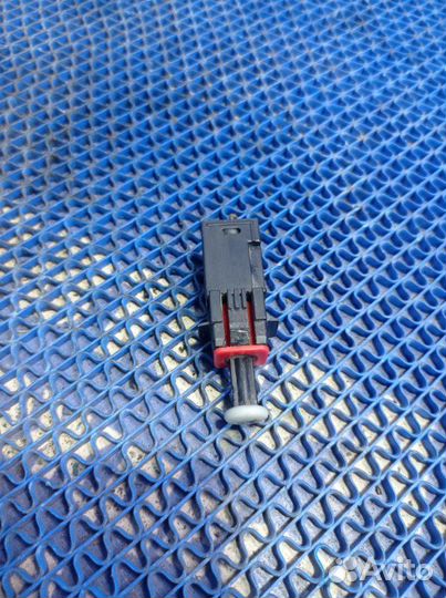 Датчик педали тормоза Opel Astra Gtc купе Z18XER