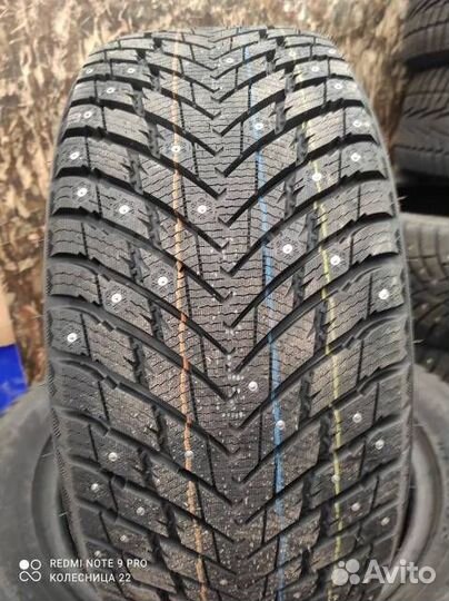 Roadmarch Winter XPro Studs 69 235/50 R19